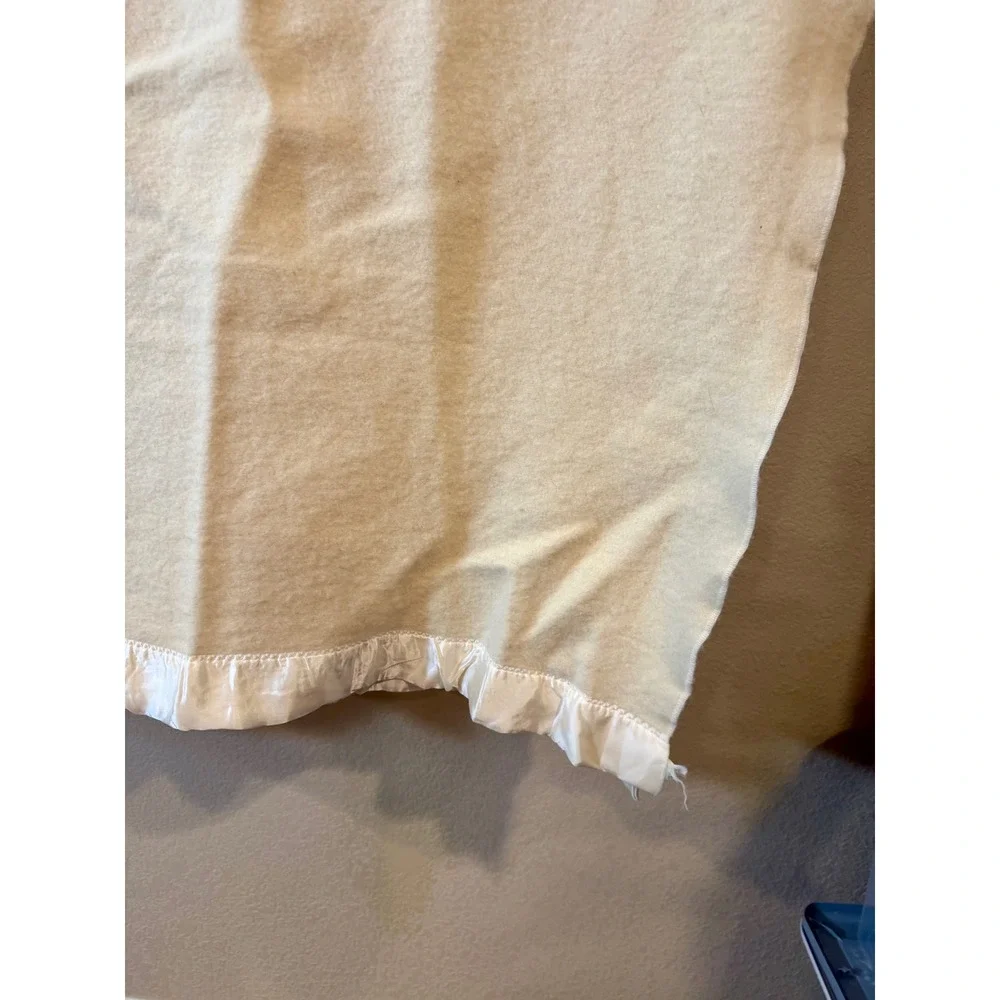 VTG Faribo Faribault Woolen Mill Co 100% Pure Wool Blanket‎ Satin Trim Cream